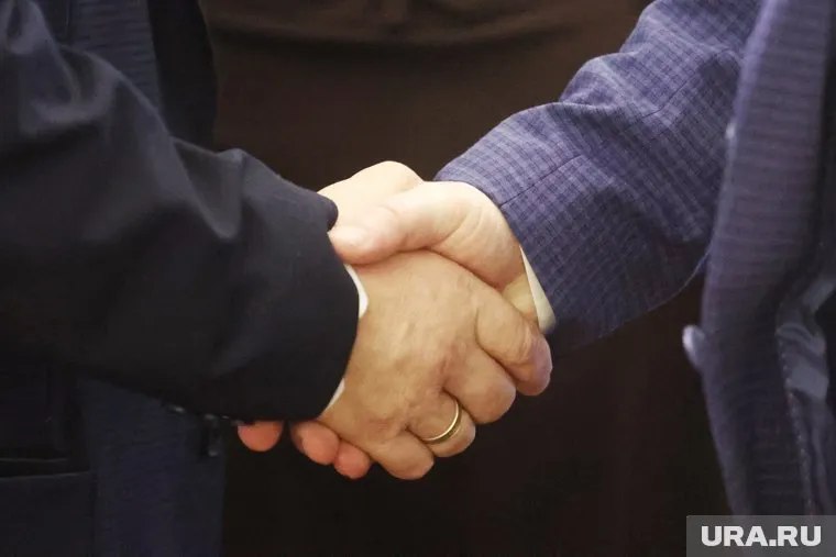 В Тюменской области дан старт работе департамента молодежной политики  Учреждение будет отвечать за координацию ключевых направлений работы с молодежью, включая патриотическое воспитание, развитие добровольчества и взаимодействие с молодежными организациями, в том числе со студенческими отрядами и областным отделением Всероссийского «Движения первых». Также депмолодежи будет реализовывать проект «Молодежь и дети» и проработку смыслового наполнения Межуниверситетского кампуса.  Руководитель нового департамента Артем Дяченко назвал одной из основных функций ведомства  поддержку молодежных инициатив во всех сферах жизни, но особое внимание будет уделяться воспитанию нового поколения в духе патриотизма и традиционных ценностей. Проекты начатые до 1 июля продолжат реализовывать Департамент физической культуры и спорта, а также Департамент общественных связей региона.