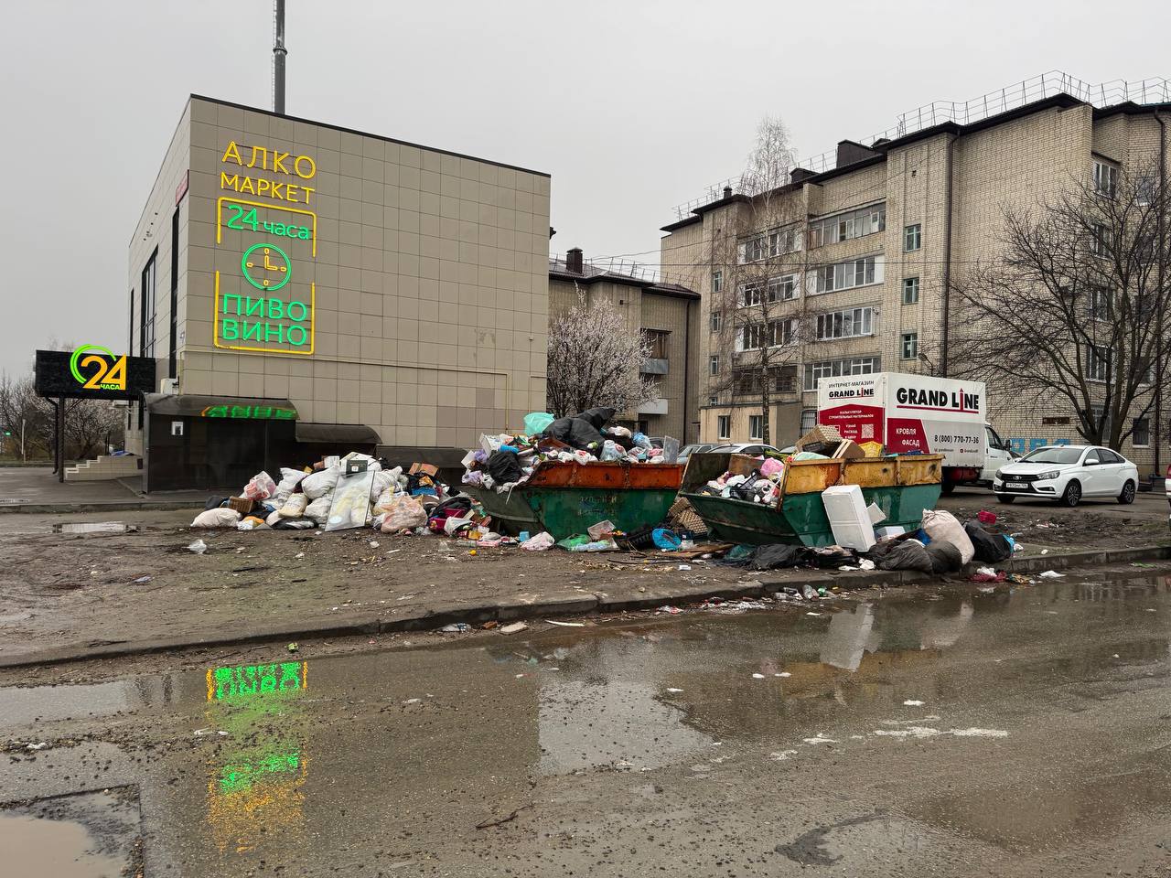 Похоже, главное расстройство весны у жителей Ставрополя вызывает мусор.  Люди жалуются на кучи, которые никто не вывозит, а также на отсутствие обустроенных площадок.