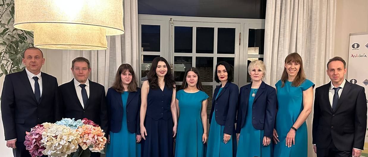 Сборная России одержала победу в первом матче чемпионата мира Соперницами наших шахматисток были их коллеги из Казахстана Полина Шувалова одержала единственную победу партии Александры Горячкиной Екатерины Лагно и Леи Гарифуллиной закончились вничью Ph ФШР chessgames