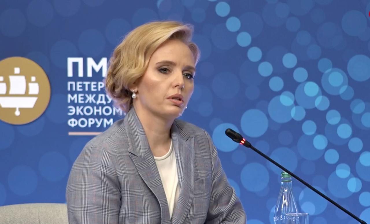 Дочери Путина выступили на ПМЭФ. Так, Мария Воронцова была модератором сессии об неоэтике в эпоху ИИ и рассказала о работе над «улучшением человека». А глава «Иннопрактики» Катерина Тихонова подключилась онлайн к дискуссии по условиям возвращения иностранного бизнеса в Россию.