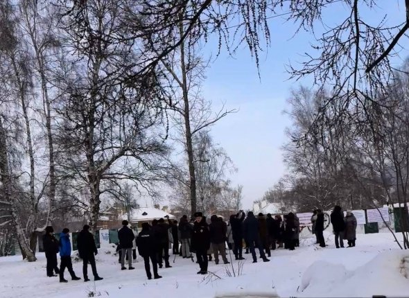 Иркутяне вышли на митинг против строительства храма в мкр.Приморский Местные жители не согласны с тем, что объект намерены построить на территории рощи    Читать подробнее на сайте...