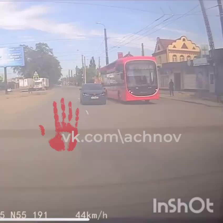 В Челябинске водитель Volkswagen сбежал с места ДТП, пострадала пассажирка