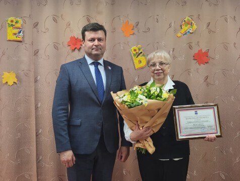 Руководитель детско подросткового клуба Кожевенная слобода Антонина Нерославская отмечает 70 летие 70 лет исполнилось бессменному руководителю детско подросткового клуба Кожевенная слобода Антонине Дмитриевне Нерославской Поздравил юбиляра и поблагодарил за плодотворный труд председатель думы городского округа Калуги Юрий Моисеев http gtrk kaluga ru news obschestvo news 57844