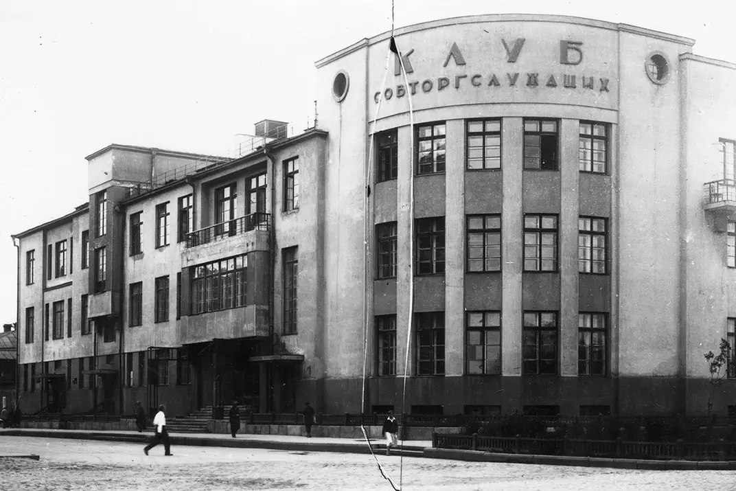 Рок центр к 40 летию Свердловского рок клуба может появиться в Екатеринбурге Такую инициативу обсуждают на Совете неравнодушных В культурном пространстве может появиться музей образовательный центр и концертная площадка пишет It s My City Идеальным местом называют бывшее здание рок клуба на Володарского и ТЦ Сити центр Подписаться Новости Екатеринбурга
