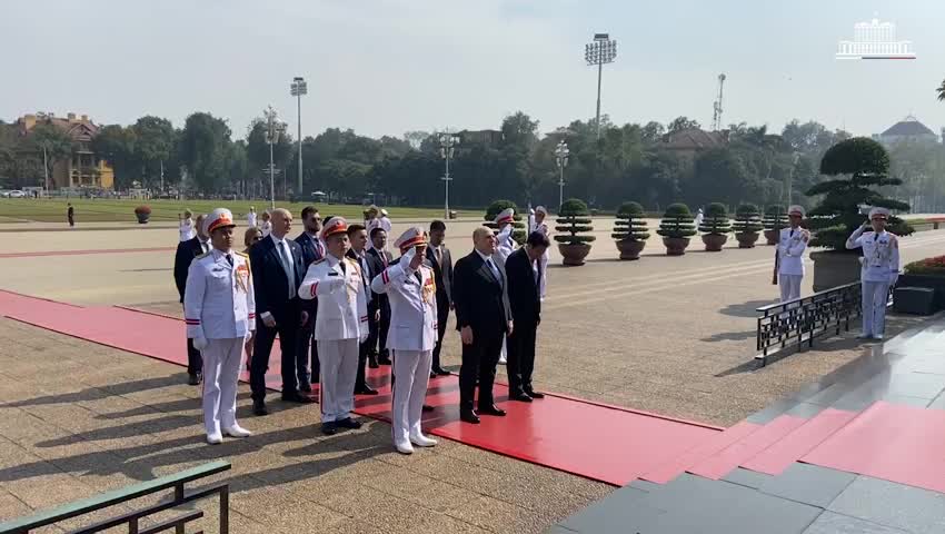 Михаил Мишустин и Фам Минь Чинь провели переговоры в Ханое