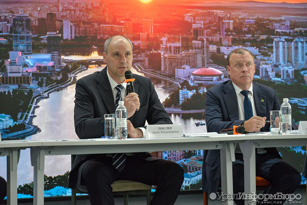 Власти Екатеринбурга больше не будут платить за аренду помещений в усадьбе Расторгуевых Харитоновых С таким заявлением на городском Совете неравнодушных выступил врио губернатора Денис Паслер Раз собственник не идет нам навстречу создадим предмет для разговора Я решил что мы больше не будем платить десятки миллионов за аренду Когда АУИПИК поймет что им этот объект становится невыгодным появится новая аргументация Будем работать сказал он Напомним администрация столицы Урала давно ведет переговоры о переводе усадьбы вместе с Харитоновским парком на баланс муниципалитета Но в федеральном Минкультуры не готовы отказаться от имущества которое приносит доход город ежегодно отдает за аренду 44 миллиона рублей