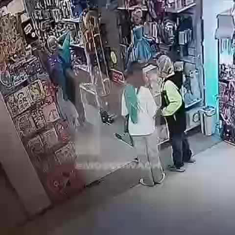 В Москве семилетние дети совершили кражу игрушки из магазина