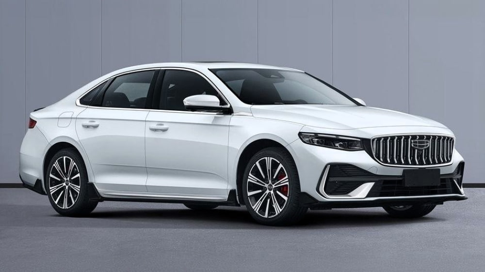 Обновленный седан Geely Preface появился в свежем каталоге минпрома КНР.   Его габариты: 4825 мм в длину, 1895 мм в ширину и 1469 мм в высоту. Колёсная база составляет 2800 мм.  Главная перемена произойдёт под капотом, где разместится новый 2-литровый турбированный двигатель JLH-4G20TDH. Его мощность увеличена до 265 л.с. Согласно китайским источникам, в паре с ДВС должен работать 8-ступенчатый "автомат".   #geely