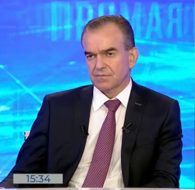 На Кубани могут ужесточить штрафы за стихийную рекламу Житель Краснодара поднял острую для всех городов тему стихийная реклама на столбах остановках и фасадах домов уродует облик несмотря на усилия по благоустройству Вениамин Кондратьев полностью согласился назвав проблему актуальной для всех населённых пунктов  Он отметил что найти нарушителей просто их контакты указаны на самих объявлениях и призвал к системной работе с привлечением правоохранительных органов Глава города Евгений Наумов подтвердил что проблема хроническая В борьбе с ней используют комплекс мер субботники установка защитных сеток рабиц на столбах ежедневная совместная работа с полицией так как под объявлениями часто прячутся наркозакладки Кондратьев поручил подготовить законодательную инициативу Цель существенно увеличить штрафы как для расклейщиков так и для заказчиков такой рекламы Мы в МАХ Прислать фото видео