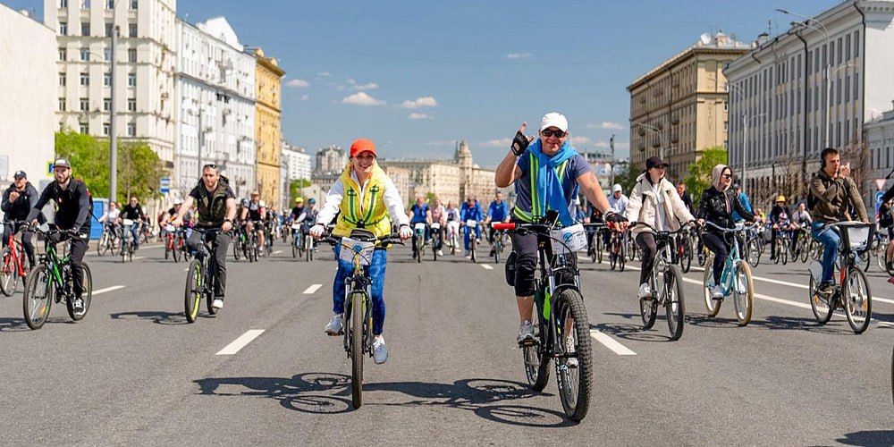 Весенний велофестиваль в Москве 17 мая в столице пройдет Московский весенний велофестиваль, посвященный 80-летию победы в Великой Отечественной войне и 90-летию Московского метрополитена. Маршрут велоколонны пройдет по Садовому кольцу, с зонами старта и финиша на Зубовской и Большой Пироговской улицах, а также в проезде Девичьего Поля. Заезды будут начинаться в три временных интервала: 15:00, 16:00 и 17:00. Участие в фестивале бесплатное. Необходима предварительная регистрация.