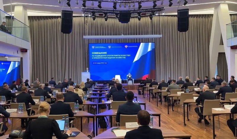 Юрий Трутнев реальность должна совпадать с описаниями в отчетах В столице 23 24 января проходят традиционные январские слушания под руководством вице премьера полпреда президента РФ в ДФО Юрия Трутнева Это уникальное мероприятие в российской управленческой практике федеральные министры и губернаторы ДФО собираются вместе чтобы обсудить не общие намерения а конкретные шаги и планы по развитию макрорегиона на ближайший год В начале слушаний Юрий Трутнев четко обозначил ключевые проблемы и представил статистические данные Подробнее читайте на сайте   Подписаться на нас Telegram I MAX Прислать нам новость Sakhonlinebot