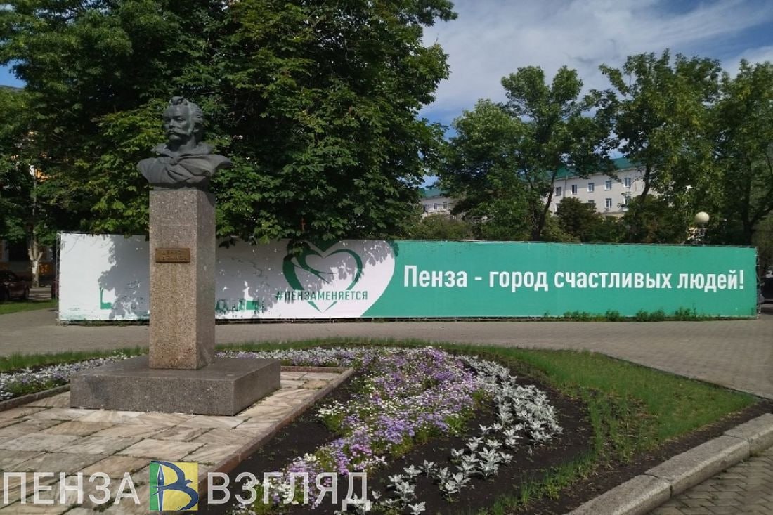 Мельниченко предупредил о возможных перебоях в работе мобильного интернета 12 июня Губернатор Пензенской области Олег Мельниченко сообщил, что 12 июня в местах проведения праздничных мероприятий возможны временные перебои в работе мобильного интернета. Эти меры связаны с обеспечением безопасности в дни массовых гуляний. Кроме того, глава региона предупредил об активизации интернет-мошенников, которые рассылают фейковые сообщения о «государственных выплатах» и «праздничных розыгрышах» через мессенджеры. «У таких людей нет ничего святого», — подчеркнул Мельниченко в своем Telegram-канале. Он рекомендовал игнорировать подобные сообщения и не передавать персональные данные неизвестным лицам. -Взгляд