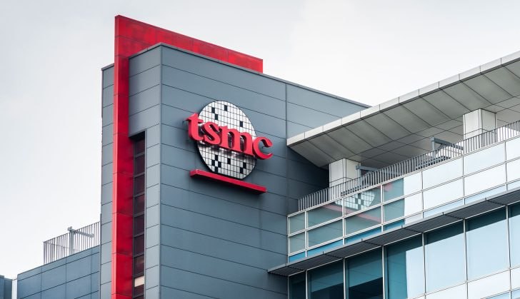 TSMC готовит ценовую корректировку на 2026 год ожидается рост стоимости всех передовых узлов 5 4 3 2 нм на 5 10 из за пошлин США колебаний валют и давления цепочек поставок При этом уже в октябре стартует строительство нового завода для 1 4 нм с инвестициями 39 49 млрд а массовое производство планируют на 2028 год