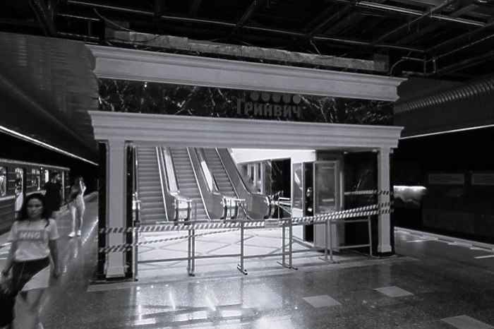 Мэр Орлов сообщил когда в Екатеринбурге начнут строить вторую ветку метро Глава Екатеринбурга Алексей Орлов рассказал о перспективах строительства второй ветки метро в городе Так Орлов отметил что работы по развитию уральского метрополитена начнутся в ближайшей перспективе На федеральную поддержку можно рассчитывать при 140 150 тысячах пассажиров в день Сейчас пассажиропоток уральского метро уже около 160 тысяч человек в день Поэтому мы вправе рассчитывать на федеральные средства передают в мэрии слова Орлова Политик добавил что земля под вторую линию метро зарезервирована и в 2026 году начнется работа над технико экономическим обоснованием Это и будет первым этапом строительства второй ветки метро Еще ранее в Екатеринбург тайно приезжали представители Московского Метростростроя Уже есть четкое понимание как двигаться в этом направлении uralweb ru