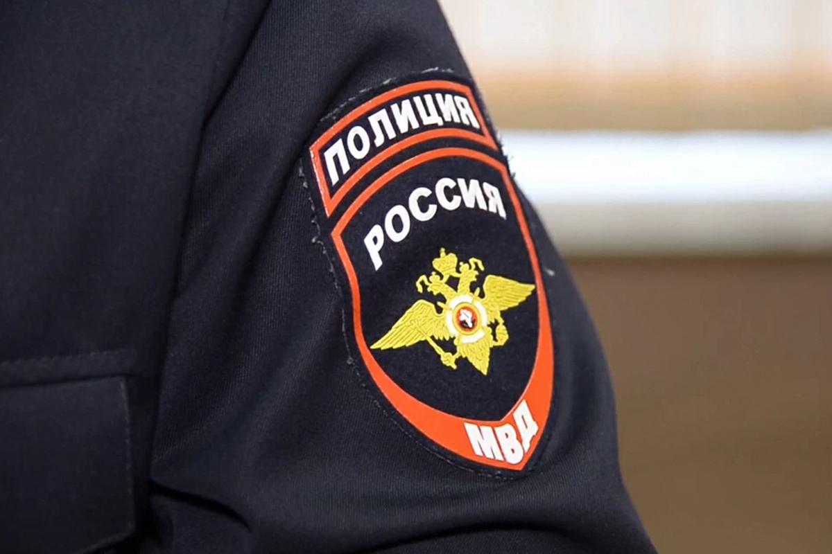 Полицейским грозит до 5 лет колонии за сотрудничество со СМИ. Об этом сообщил адвокат Вадим Багатурия, комментируя возбуждение уголовного дела в отношении правоохранителей, которых обвиняют в передаче журналистам информации ограниченного доступа. Предполагается, что полицейские делились информацией с изданием "База".