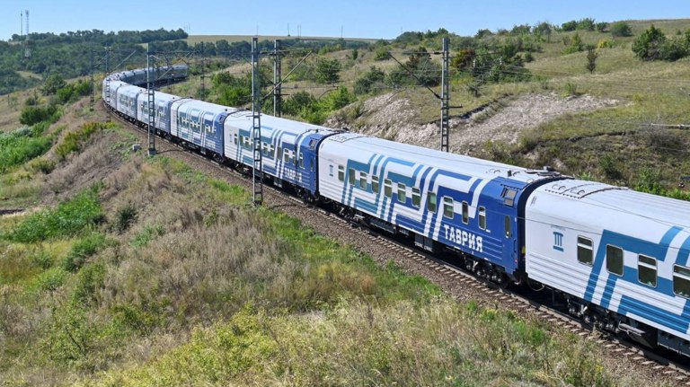 Из-за падения БПЛА на Кубани задержали курсирующий через Брянск поезд На час от графика отстаёт поезд «Смоленск – Симферополь». ƃℾ подписаться прислать новость