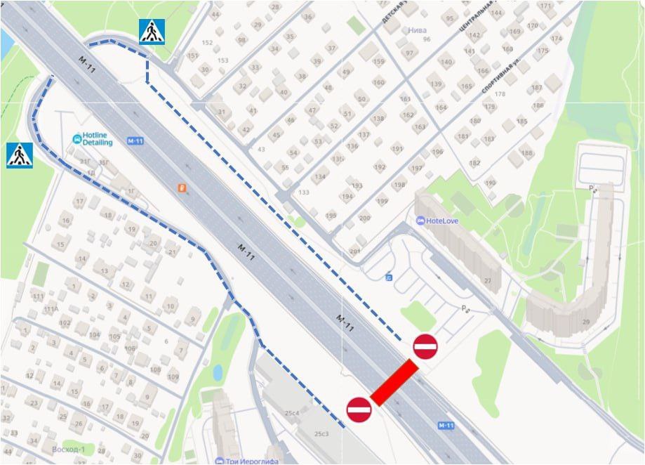 Пешеходный мост через трассу М 11 в микрорайоне Левобережный временно закрыт Ограничения связаны с работами по укладке нового резинового покрытия В целях безопасности мост перекрыт с сегодняшнего дня до 10 00 25 августа Пройти на ту сторону можно пешком под мостом М 11 tipkhimki