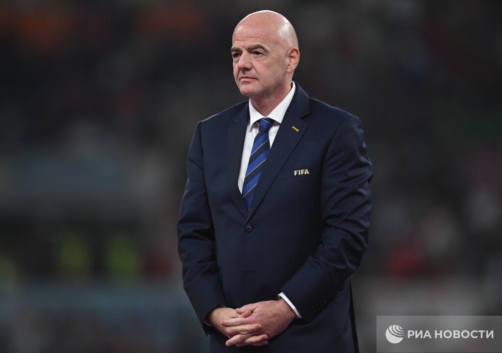 Президент ФИФА заявил что организация должна рассмотреть вопрос отмены бана российских команд в международных турнирах Мы обязаны это сделать Безусловно ответил Инфантино Sky News на вопрос о том рассмотрит ли ФИФА возможность снятия запрета на участие команд из России Потому что запрет ничего не дал он только породил больше разочарования и ненависти Подписывайтесь на РИА Новости Спорт в MAX