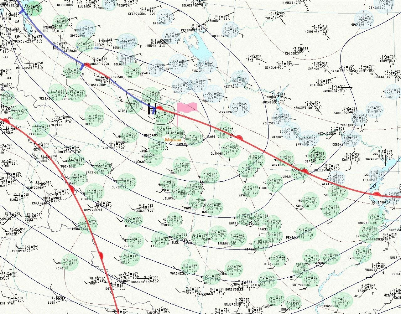 Микрокольцовка за 15 СГВ  18 МСК  01.11.2024.  Подвижный волновой циклон, сформировавшийся на фронтальной волне над Балтикой этим утром, приблизился к Москве. При этом он продолжает углубляться. Наибольшие отрицательные барические тенденции  4,7–5,5 гПа/3 ч  наблюдаются к юго-востоку от его центра, т.е. по направлению движения циклона.  Также между северо-востоком и юго-западом Центрального района образовались большие температурные контрасты, достигающие 10°С. В итоге к северо-востоку от Москвы, в холодном воздухе, идут снегопады, к западу, юго-западу и югу льют дожди.  Сильные осадки, давшие за 12 часов до 27–29 мм, прошли в Новгородской и Псковской областях. До 12–14 мм выпало в Тверской и Московской областях.  #кольцовка