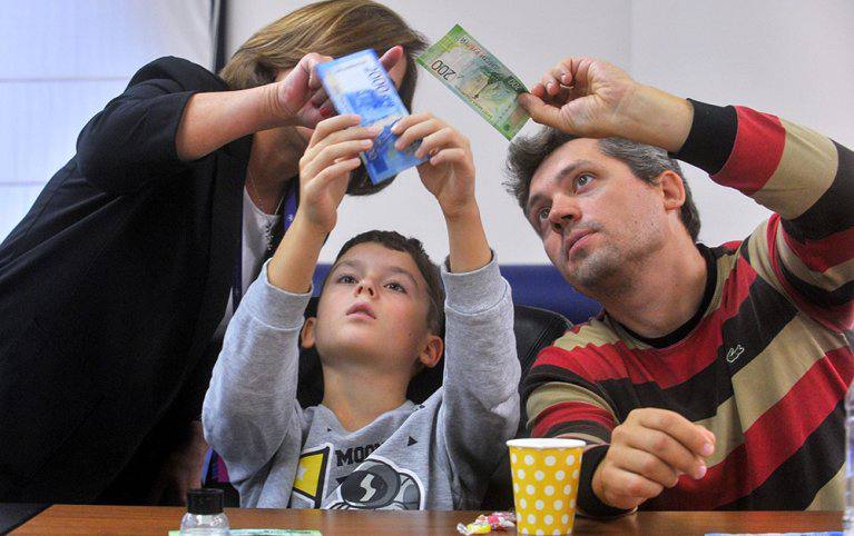 Что положит в кошелек 2026 год С 1 января вступили в силу многие новые законы и правила которые могут затронуть кошельки и банковские счета миллионов россиян Что изменилось для семейного бюджета людей в обзоре РГ Неделя rg ru 2026 01 23 chto polozhit v koshelek 2026 god html tgm Подписаться на Российскую газету в Читать нас в MAX