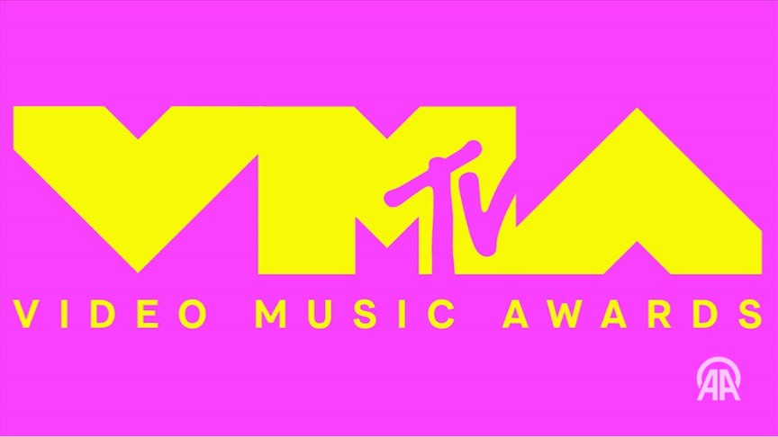 Объявлены победители премии «MTV Video Music Awards 2024»    В Нью-Йорке состоялась ежегодная премия в области популярной музыки «MTV Video Music Awards 2024».  Американская певица Тейлор Свифт получила 7 наград.  Сабрина Карпентер победила в номинации «Лучшая песня года» с композицией Espresso.  Премиями за «Лучшее хип-хоп видео» и «Лучшие визуальные эффекты» отмечен Eminem и его хит «Houdini».  Кейли Роуз Амштуц, известная под псевдонимом Chappell Roan, выиграла в категории «Лучший новый исполнитель».  Ленни Кравиц признан лучшим рок-артистом с песней «Human».  Американец Бенсон Бун взял награду за лучшее альтернативное видео с композицией «Beautiful Things». Южнокорейский бойбенд Seventeen удостоен премии как лучшая группа. «What Was I Made For?» Билли Айлиш стал лучшим клипом с социальным посланием.  ↘ Подробнее на нашем сайте: v.aa.com.tr/3328767    24/7 в сутки с Агентством «Анадолу»