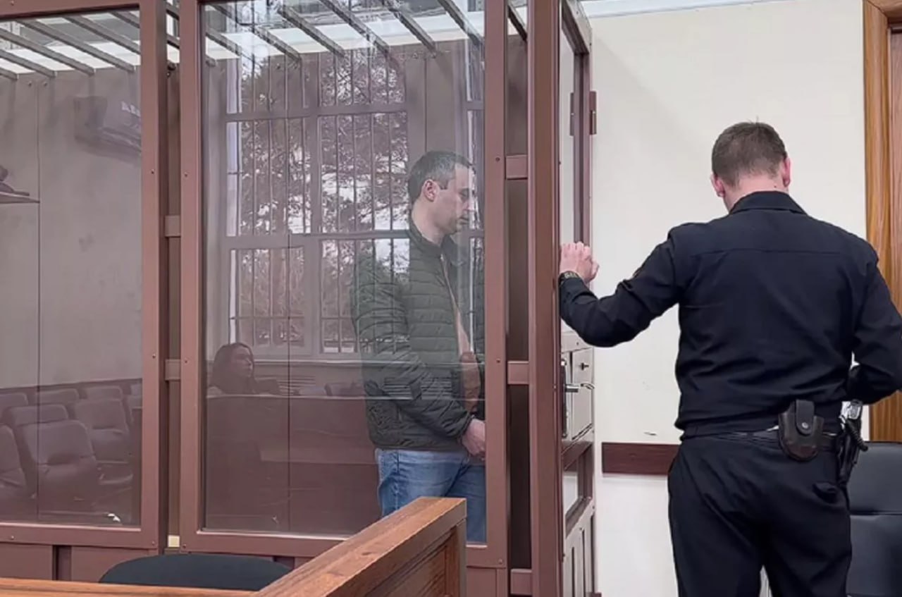 прекрасное Бывший вице губернатор Краснодарского края Сергей Власов приговорен к 11 годам колонии за взятки Кроме того экс чиновник по приговору суда должен выплатить государству 90 млн рублей В мае 2024 года Власов был задержан сотрудниками УФСБ России по Краснодарскому краю в момент получения им взятки в размере 3 000 000 рублей За эти деньги чиновник обещал закрыть глаза на незаконную деятельность предпринимателя и обеспечить ему дальнейшее покровительство