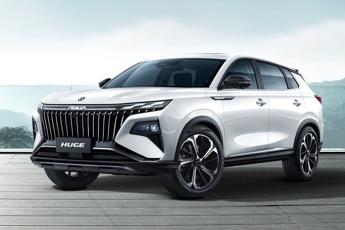 Китайский кроссовер Dongfeng Huge официально выйдет на российский рынок, сообщила пресс-служба марки. Автомобиль оснащается турбомотором 1.5 197 л. с. и роботизированной коробкой передач, привод только передний. Цены и дата старта продаж пока не объявлены.