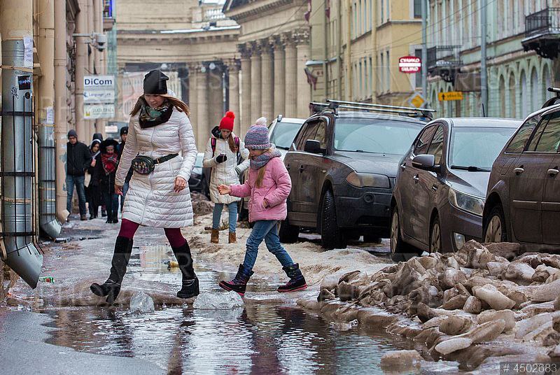 Зима в Перми стала короче на 23 дня за 70 лет!  Специалисты Яндекс.Погоды проанализировали, как изменился климат в регионе за 70 лет. Оказалось, что в Пермском крае становится меньше холодных и снежных дней.     Средняя температура в 2025 году на 2,8°C выше, чем в 1950–1979 годах, и на 1,6°C выше, чем в последние 10 лет.   Раньше снег покрывал улицы 190 дней в году, а теперь всего 167.  Источник    ЧП Пермь    Прислать новость