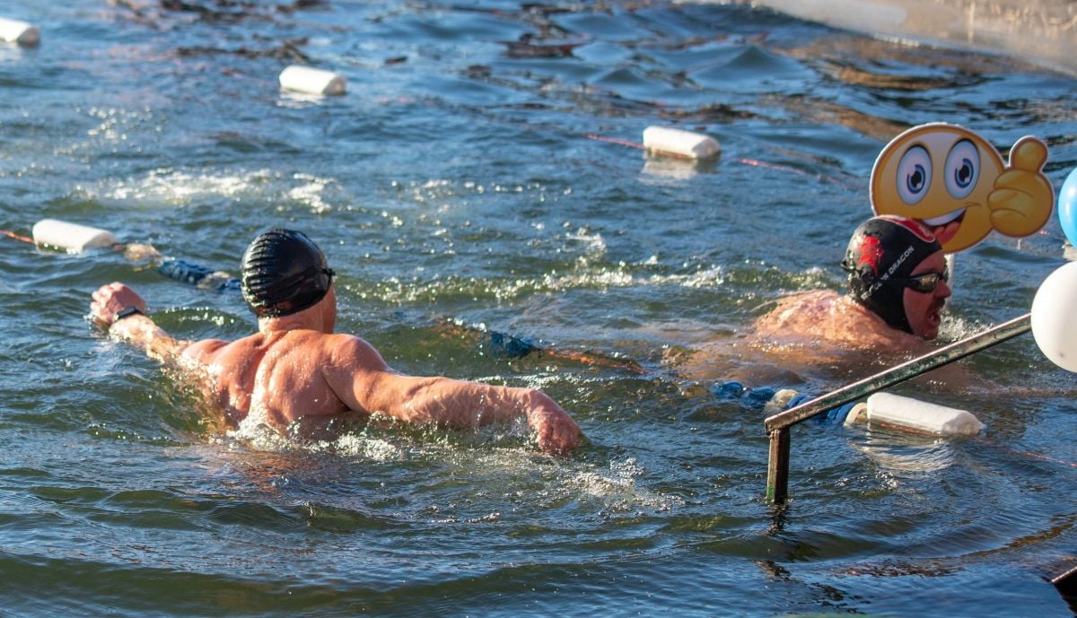 На чемпионат по зимнему плаванию в Липецк съехались моржи из 5 регионов и съели 50 литров борща     Любители заплывов в ледяной воде приехали в Липецк на VIII Чемпионат по зимнему плаванию.  ↗  Прислать новость   Подписаться