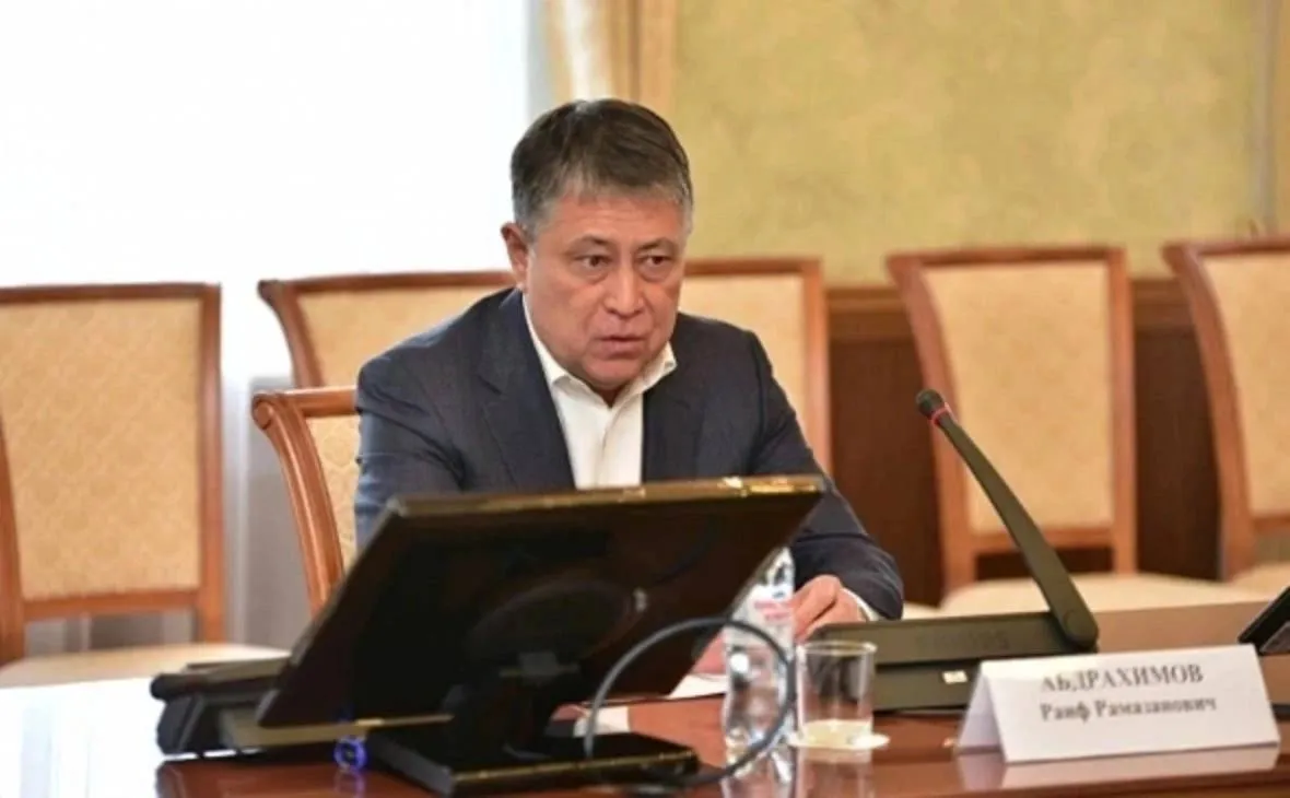Следствие просит смягчить меру пресечения главе Башспирта Абдрахимову Следователь просит смягчить меру пресечения генеральному директору АО Башспирт Раифу Абдрахимову В Советский районный суд Уфы поступило ходатайство об освобождении его из СИЗО под запрет определенных действий В обоснование своего ходатайства следователь указал что обвиняемый вину в инкриминируемых деяниях признал полностью и оказывает содействие в расследовании преступления говорится в сообщении Рассмотрение ходатайства назначено на 14 апреля в 16 00 РБК Уфа в Telegram РБК Уфа в MAX