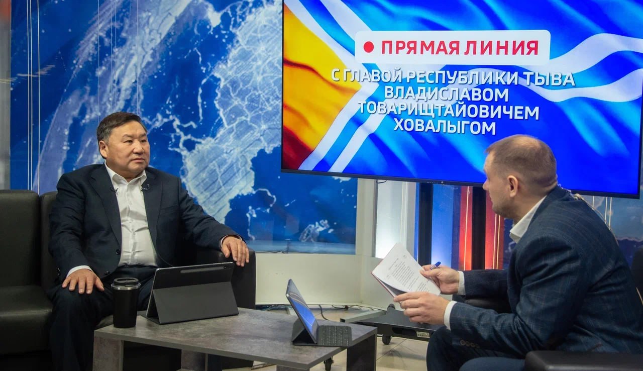 Тувинская ипотека под 2 продолжится в 2026 году В ходе прямой линии Владислав Ховалыг сообщил что Министерство финансов и Министерство строительства России поддержали продление особых условий для программы Семейная ипотека на территории Республики Тыва В случае продления этих условий в 2026 году ставка по ипотечным кредитам сохранится на уровне 2 годовых Это решение обусловлено необходимостью поддержки жителей региона и стимулированием улучшения жилищных условий Нам удалось получить одобрение 1000 сделок по льготной ипотеке в 2026 году сообщил Глава республики Для реализации программы Правительством Тувы подготовлен проект постановления чтобы внести изменения в государственную программу Обеспечение жителей Республики Тыва доступным и комфортным жильем В настоящее время проект находится на стадии согласования в Минстрое России Напомним благодаря поддержке Президента страны Владимира Путина льготная ипотека под 2 годовых в Туве впервые была введена в сентябре 2023 года За почти 2 5 года реализации проекта порядка 3 тысяч семей смогли приобрести жилье на выгодных условиях