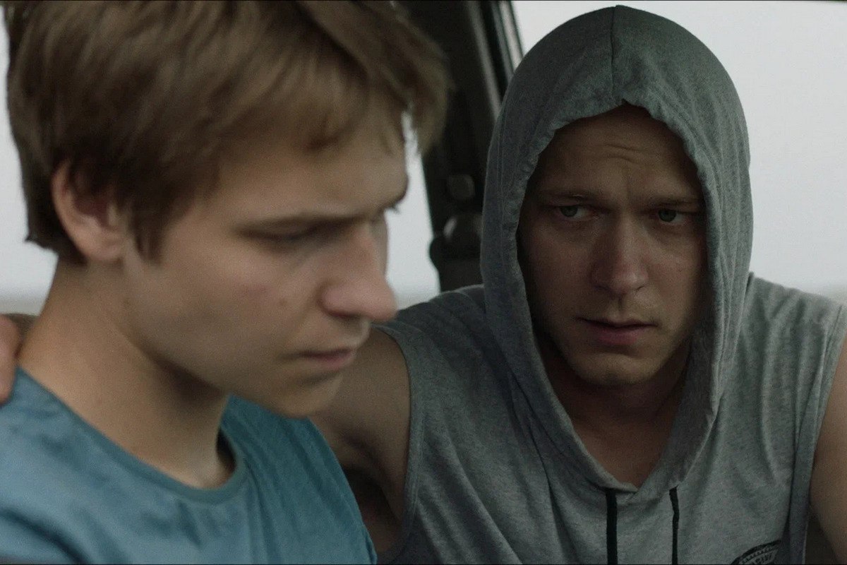Снять англоязычный ремейк фильма «Кончится лето» с Юрой Борисовым планирует компания GroupStitch. Она также купила права на показ криминального триллера Максима Арбугаева и Владимира Мункуева за пределами России.