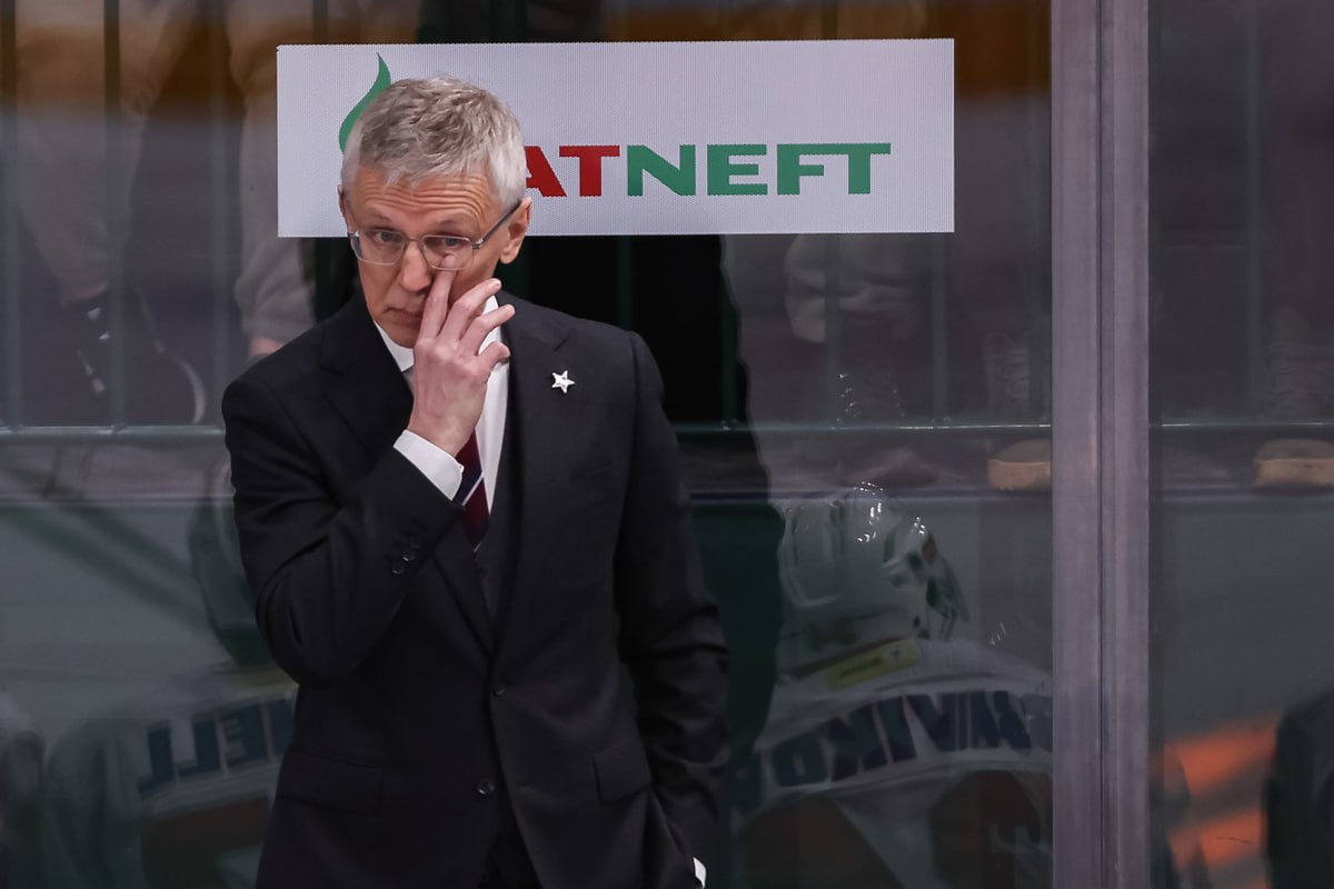 Ларионов пропустит матч с Шанхаем по состоянию здоровья Главный тренер СКА Игорь Ларионов пропустит домашний матч регулярного чемпионата Фонбет КХЛ против Шанхай Дрэгонс по состоянию здоровья сообщила пресс служба петербуржцев Исполняющим обязанности главного тренера в этой игре будет помощник Ларионова Юрий Бабенко Встреча пройдет 16 декабря начало 19 30 мск СКА занимает седьмое место в турнирной таблице Западной конференции набрав 39 очков в 33 матчах Global Look Press Подписаться на РБК Спорт