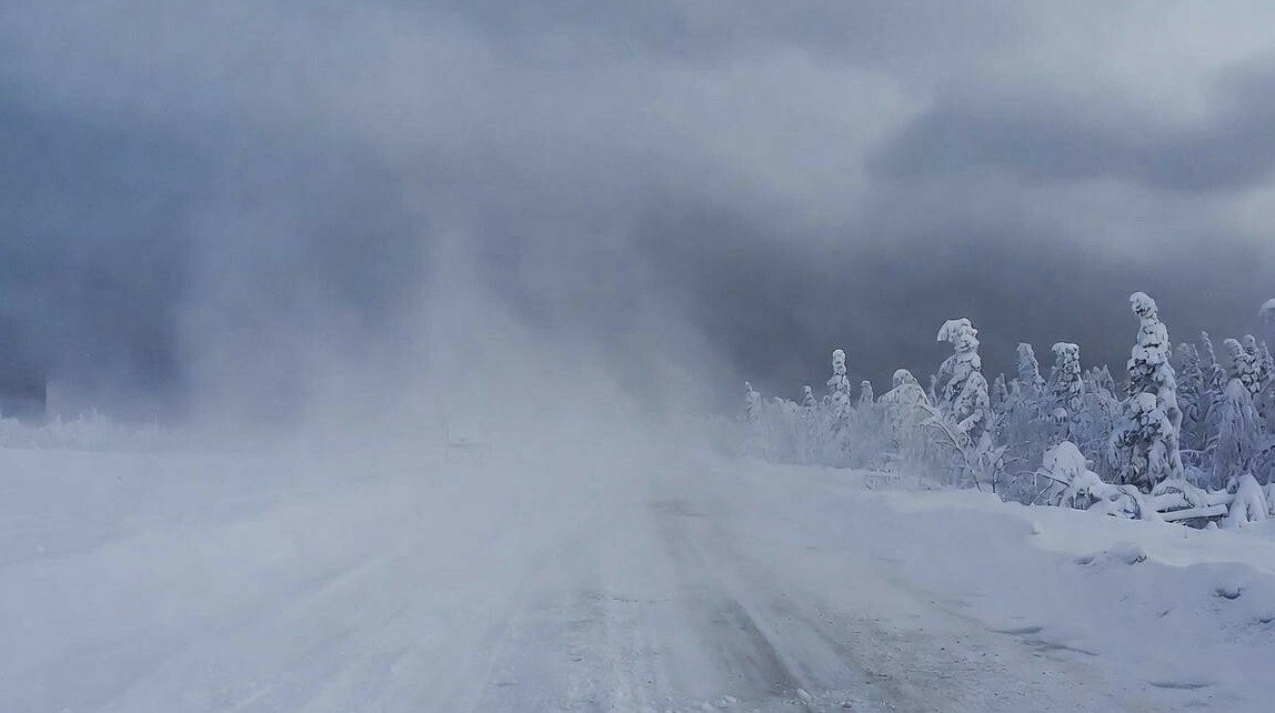 Снегопады парализовали движение на ключевых трассах Казахстана В Западно Казахстанской Атырауской Кызылординской и Актюбинской областях ограничили движение на трассах из за непогоды передает ArbatMedia Прислать новость