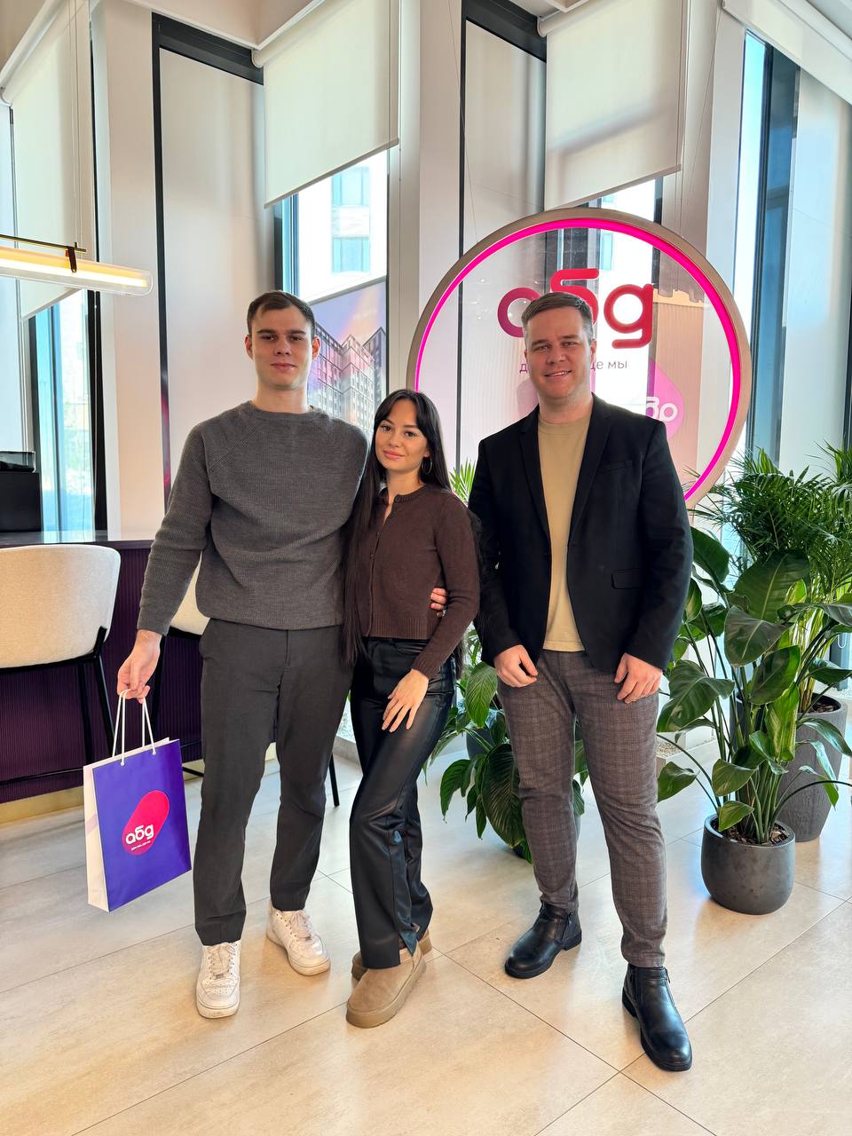 Квартира в Казани с ипотекой 5 на первые 5 лет для всех 16 подписчиков канала про Новостройки в Казани за один месяц купили полноценные двушки с видом в ЖК Комфорт класса 1 комнатная квартира в новостройке можно взять и под 3 5 Платеж всего 26 000 мес Аренда такой квартиры от 50 000 мес к сдаче дома аренда будет уже 60 000 70 000 мес Платеж почти в три раза ниже дохода от аренды В этом ЖК можно выбрать квартиру сразу с готовым дизайнерским ремонтом Подписывайтесь для новых подписчиков каталог с ценами ТОЛЬКО выгодные спец предложения   t me anton novostroy