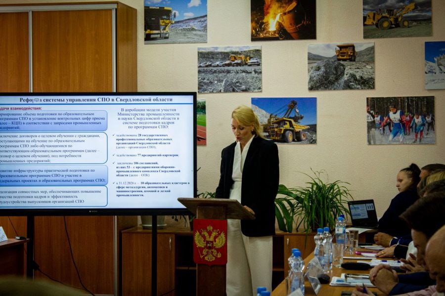  В свердловский проект «Профессионалитет» вовлечены более 220 партнеров-работодателей «Участниками проекта в Свердловской области уже являются 87 колледжей и техникумов. Глава региона Денис Паслер подчеркивает, что их выпускникам гарантировано трудоустройство. Наш регион демонстрирует высокую динамику в развитии образовательной инфраструктуры и подготовки кадров для реального сектора экономики. Реализация проекта „Профессионалитет“ — это результат совместных усилий государства, образования и бизнеса в обеспечении организаций и предприятий региона квалифицированными специалистами», — подчеркнул первый заместитель губернатора Свердловской области Алексей Шмыков. Главная задача проекта — устранить дефицит трудовых ресурсов. Успешный опыт участия предприятий в деятельности кластеров «Профессионалитета» оценили на заседании регионального наблюдательного совета образовательно-производственных центров. Подробности — на сайте «Областной газеты». Департамент информационной политики Свердловской области Подписаться на «ОГ» Прислать новость Поддержать канал