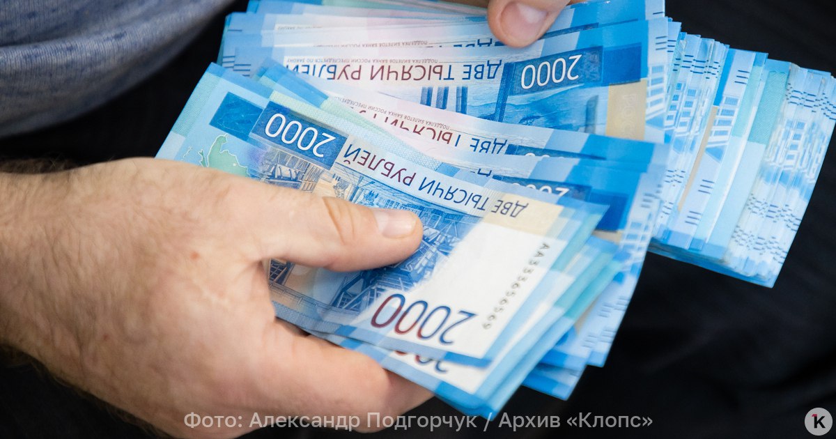 В России добровольцам СВО время службы зачтут при начислении пенсий по выслуге лет Время службы в добровольческих формированиях будет учитываться при назначении пенсии за выслугу лет для участников СВО Законопроект об этом внесён правительством РФ в Госдуму сообщает в четверг 27 ноября РИА Новости В рамках дальнейшего совершенствования мер социальной поддержки участников специальной военной операции предлагается засчитывать периоды пребывания граждан в добровольческих формированиях созданных в соответствии с Федеральным законом Об обороне при назначении пенсий говорится в документе Как отметил председатель правительства России Михаил Мишустин период пребывания в добровольческих формированиях уже засчитывается в стаж при назначении страховой пенсии по старости теперь время такой службы будет учитываться и при установлении пенсионных выплат за выслугу лет