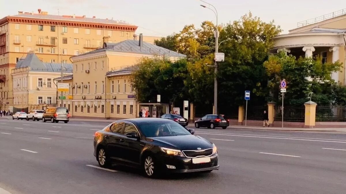 В Ростовской области за последний год существенно снизились цены на новые автомобили В мае 2025 года некоторые популярные модели стали доступнее на 5–22% по сравнению с маем прошлого года. Наибольшее удешевление зафиксировано у Jetour Dashing - минус 21,9%, и у Chery Tiggo 4 Pro - минус 15,3%. Также значительно снизились в цене HAVAL Jolion –9,6% , «Москвич 3» –8,7% и HAVAL M6 –5,2% . Среди наиболее популярных у покупателей марок дешевле стали Geely –16,8% , LADA и Chery –9,2% каждая , Jetour –9,1% и JAECOO –6,7% . Работа Авто Медицина
