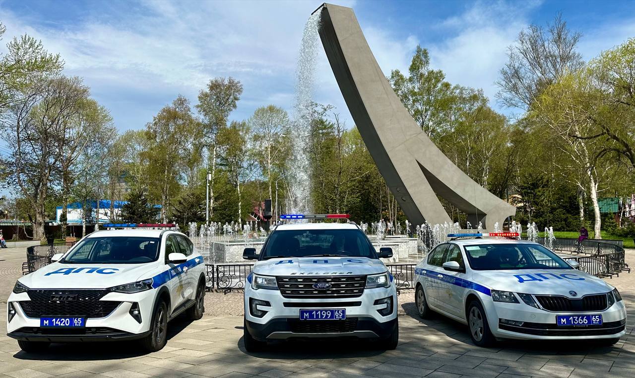 Более 1300 нарушений ПДД зафиксировали камеры за сутки - за что наказывали сахалинских водителей За прошедшие сутки в островном регионе ДТП с пострадавшими не зарегистрировали. Подробнее о ситуации на дорогах за 15 мая рассказали в областной ГАИ. При проведении профилактических мероприятий пресечено 154 нарушения ПДД: Задержаны и отстранены от управления ТС 3 водителей, которые сели за руль в состоянии опьянения. Кроме этого, задержаны 7 водителей, которые не имеют права управления ТС, либо лишены такого права по решению суда. Также привлечены к административной ответственности: 4 водителя - за выезд на полосу, предназначенную для встречного движения; 4 водителя - управляющие транспортными средствами незарегистрированными в установленном порядке; 7 водителей - нарушивших правила применения ремней безопасности; 16 водителей - управляющих транспортными средствами с «тонировкой» на стеклах; 3 водителя - нарушившие правила перевозки детей; 7 водителей - за несоблюдение требований, предписанных дорожными знаками и нарушение правил стоянки транспортных средств. Составлено 5 административных материалов на водителей, не уплативших административные штрафы по линии Госавтоинспекции в установленный срок. Задержаны и помещены на специализированную стоянку 5 автомобилей. Стационарными комплексами фото-, видеофиксации зафиксировано 1388 нарушений ПДД. Сотрудники ГАИ привлекли к административной ответственности: 1020 водителей - за нарушение скоростного режима; 32 водителя - за движение на запрещающий сигнал светофора; 199 водителей - за нарушение правил использования ремней безопасности; 4 водителя - за непредоставление преимущества в движении пешеходам.