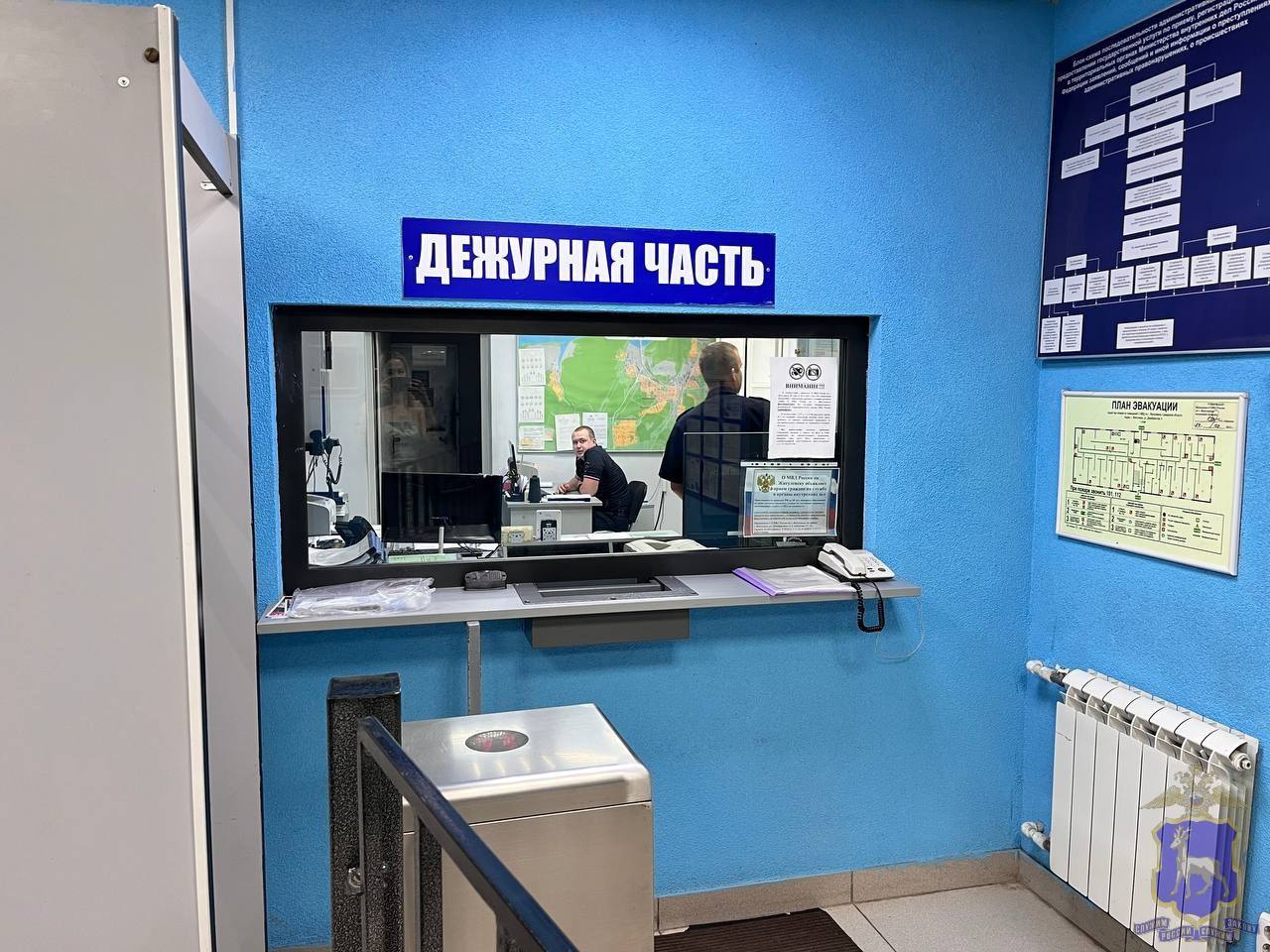 В Жигулёвске сотрудники полиции задержали пьяного водителя без прав В ночное время сотрудники Госавтоинспекции ОМВД России по г. Жигулёвску на улице 9 Января остановили для проверки документов водителя автомобиля марки Honda Civic. В процессе беседы сотрудники полиции выявили у мужчины признаки опьянения. Водителя отстранили от управления транспортным средством и предложили ему пройти медицинское освидетельствование, от которого он отказался. Для дальнейшего разбирательства правонарушителя доставили в территориальный отдел полиции.
