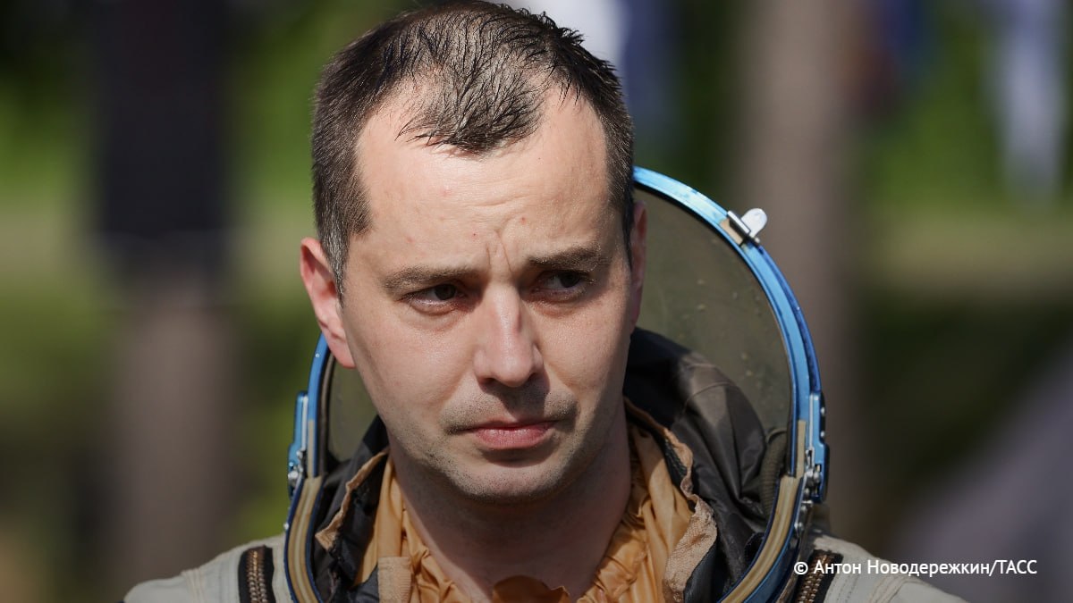 Космонавтов Платонова и Артемьева признали годными к полету в космос, сообщили в Роскосмосе.  Олег Платонов отправится на МКС в составе миссии Crew-11, а Олег Артемьев является его дублером.     / Наука