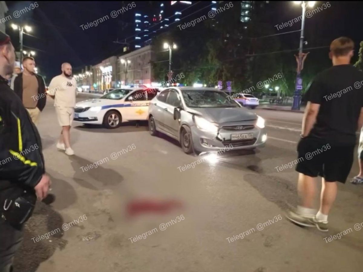38-летний пешеход пострадал в жутком ночном ДТП на проспекте Революции     Очевидцы рассказали, что авария произошла примерно в два часа ночи на проспекте Революции. «Hyundai Solaris» наехал на мужчину. На место происшествия была вызвана бригада скорой медицинской помощи. В пресс-службе ГУ МВД России по Воронежской области сообщили подробности произошедшего.  ↗  Прислать новость   Подписаться