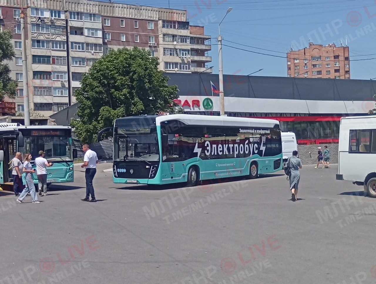 В Луганске запустили первые электробусы. Они будут курсировать по одному из самых загруженных маршрутов: от квартала 50 лет Октября до квартала Мирный. В следующем году город ожидает поставку ещё 10 таких машин, которые помогут разгрузить популярные направления, сообщил Глава ЛНР Леонид Пасечник. Прислать новость Подписаться