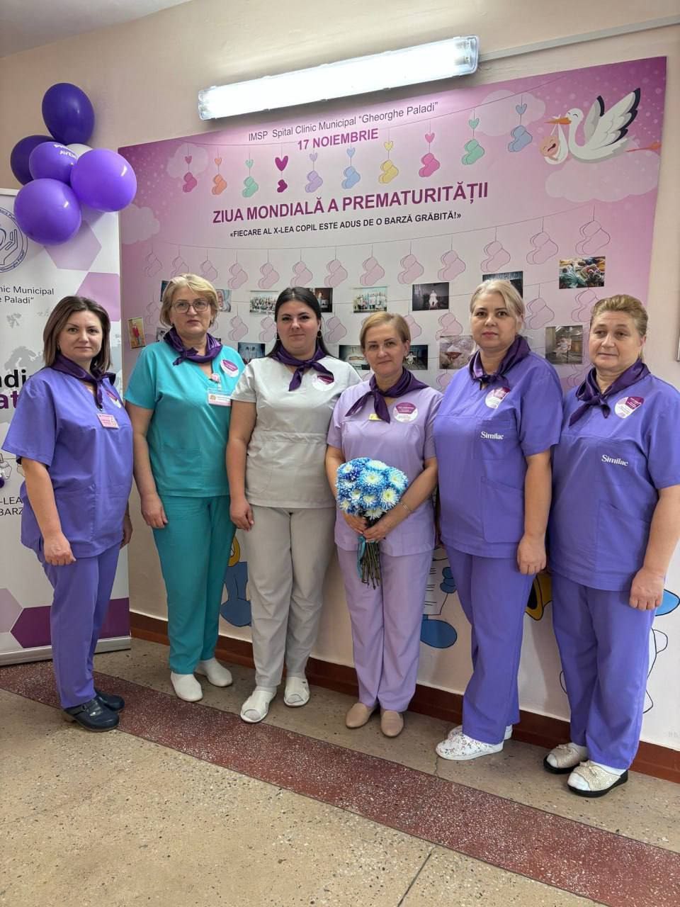 Родившийся с весом 720 граммов младенец выписан из больницы здоровым В столичной клинической больнице имени Г Палади на 25 й неделе беременности появился на свет мальчик с экстремально низкой массой тела всего 720 граммов Несмотря на тяжёлое начало жизни ребёнок вместе с матерью уже выписан домой в удовлетворительном состоянии сообщили в администрации медучреждения Первые недели после рождения были критическими Команда отделения интенсивной терапии новорождённых круглосуточно обеспечивала малышу специализированный уход и постоянный медицинский контроль Благодаря слаженной работе врачей и медсестёр удалось стабилизировать его состояние К моменту выписки вес ребёнка достиг 3 килограммов 500 граммов В больнице этот случай называют примером профессионализма выдержки и командной работы а также символом надежды для семей столкнувшихся с преждевременными родами MIR24MOLDOVA Подпишись