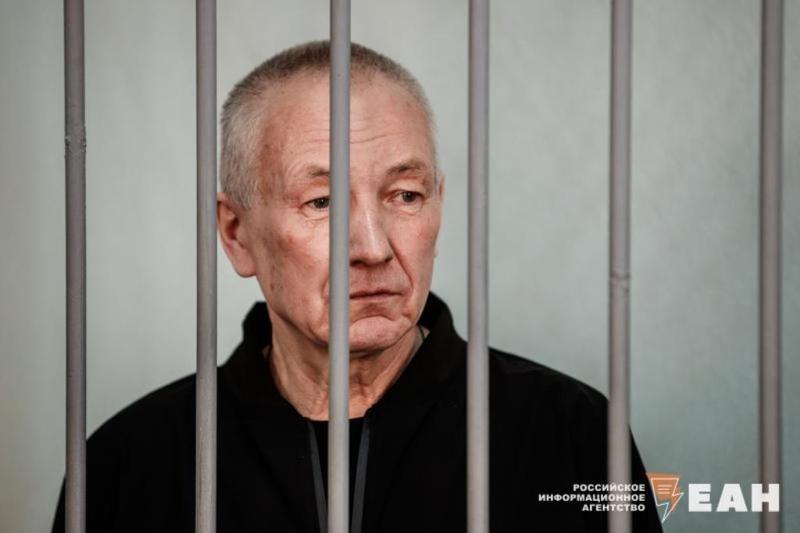 Прокуратура выступила против досрочного освобождения бывшего вице-мэра Екатеринбурга Виктора Контеева Информацию ЕАН подтвердил адвокат экс-чиновника Сергей Колосовский. Позиция прокуратуры, мягко говоря, выглядит надуманной, а если говорить прямо, то прокурор спорит с руководящими позициями Верховного Суда, отвергает Конституцию и просит провести спиритический сеанс. Потому что в постановлении Пленума ВС №8 русским языком написано, что наказание определяется приговором, а право на УДО – отбытием определенной его части. Кроме того, прокуратура переживает, что не учтено мнение всех потерпевших, в частности, Татьяны Русиной совладелицы овощебазы №4 – прим. ЕАН , - рассказал юрист.