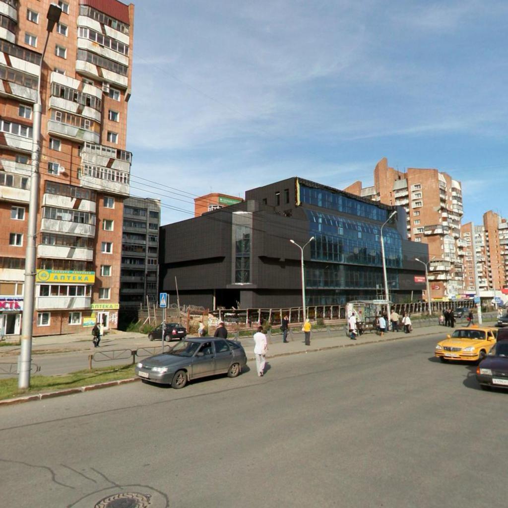 В центре Перми пытаются продать ТЦ за 500 млн рублей Здание на ул Революции 5А впервые выставили на продажу в 2021 году за 240 млн Позже стоимость неоднократно менялась в ноябре 2022 года 320 млн в марте 2023 года снизилась до 250 млн а осенью того же года цена выросла до 360 млн рублей Сейчас в шестиэтажном торговом центре площадью 6 1 тысячи кв метров работают гипермаркет техники DNS продуктовый супермаркет Монетка и магазин Fix Price Подпишись на КП Пермь Мы в Max