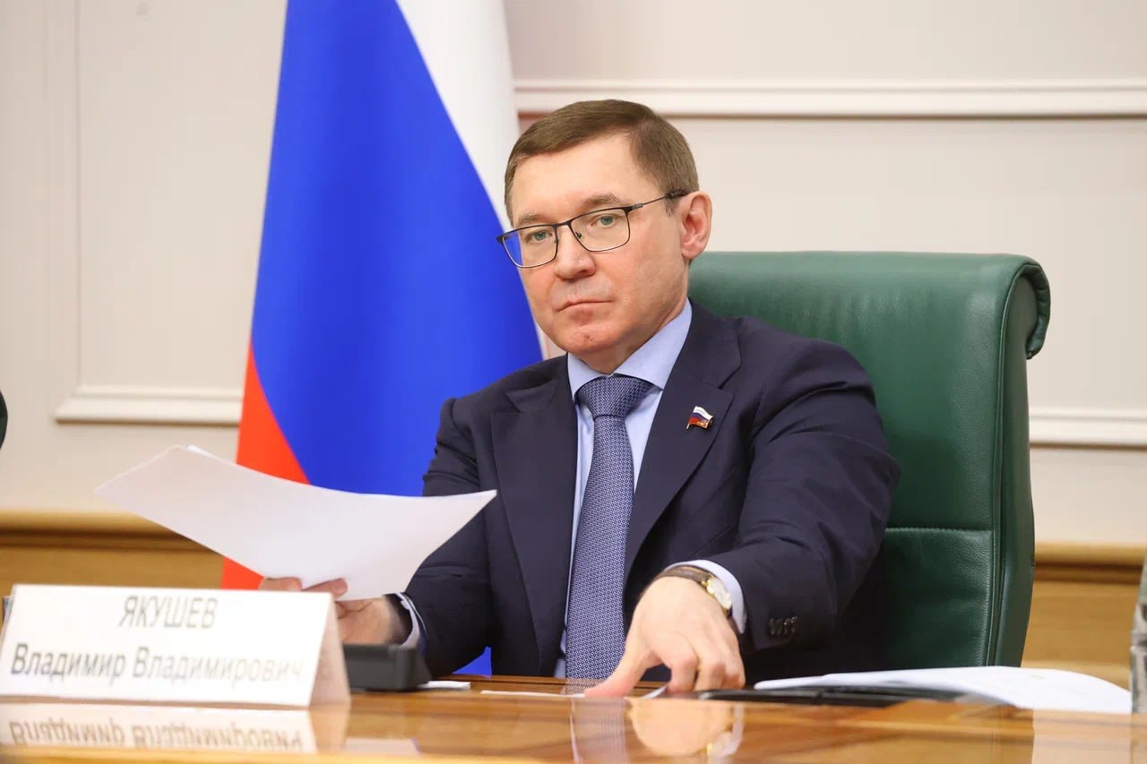 Сенатор от Тюменской области Владимир Якушев вошел в состав Наблюдательного совета "Движения первых" Соответствующий Указ подписал Президент РФ Владимир Путин. В соответствии с документом - Председатель Наблюдательного совета Общероссийского общественно-государственного движения детей и молодежи "Движение первых" - глава государства Владимир Путин.