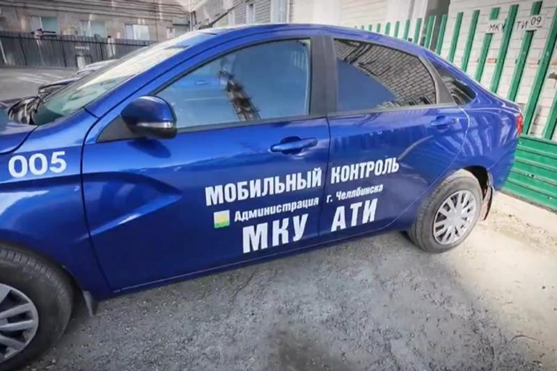 В Челябинске подвели первые итоги автоматической фотофиксации машин на газонах По городу курсируют четыре мобильных комплекса Дозор МЗ которые фотографируют припаркованные на газонах и тротуарах автомобили С момента запуска проекта выявлено почти 500 нарушений сообщил мэр Алексей Лошкин Около 200 случаев зафиксировали автоматические комплексы еще около 300 сотрудники управления благоустройства по сигналам челябинцев Подписаться на канал ЕАН Челябинск