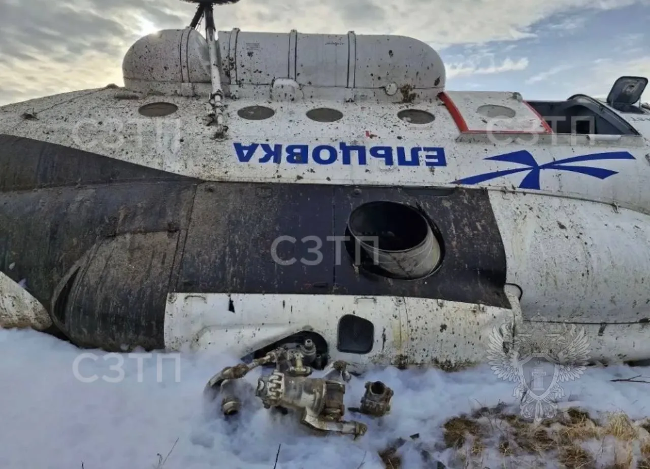 Вертолет вахтовиков совершил жесткую посадку в Усинске в Коми пострадали восемь человек сообщили в ГУ МЧС Частный пассажирский вертолет МИ 8Т завалился на бок при взлете уточнили в ведомстве UPD Число пострадавших выросло до 10 сообщили в МЧС Мы в МАХ