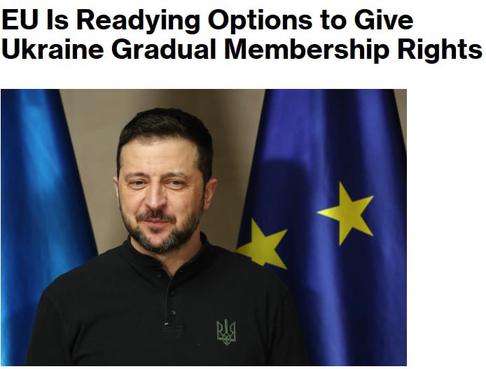 В ЕС прорабатывают варианты того как включить гарантии членства Украины в Евросоюзе в возможное соглашение по урегулированию украинского кризиса сообщило в понедельник агентство Bloomberg со ссылкой на источники По словам собеседников среди обсуждаемых вариантов предоставить в приоритетном порядке Киеву защиту которую дает вступление в ЕС а также немедленный доступ к части прав члена союза Одновременно ЕС может дать Украине чёткие сроки для действий которые она должна предпринять для выполнения официальной процедуры вступления в Евросоюз Другие варианты так или иначе увязаны с нынешней программой подготовки вступления страны в ЕС Сайт Страна X Twitter Прислать новость фото видео Реклама на канале Помощь